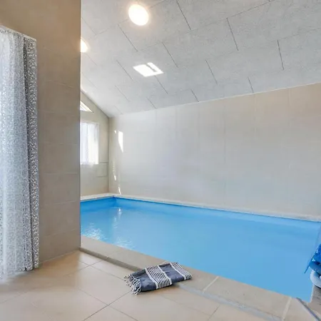 בית נופש Lovely In With Sauna